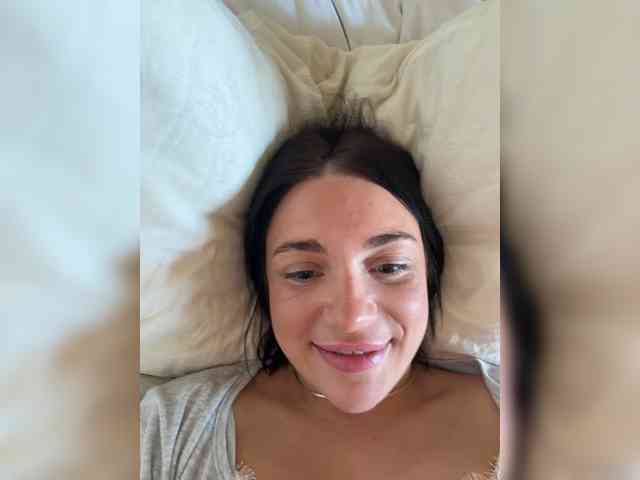 AlexaHotty1 webcam