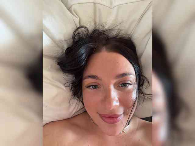 AlexaHotty1 webcam