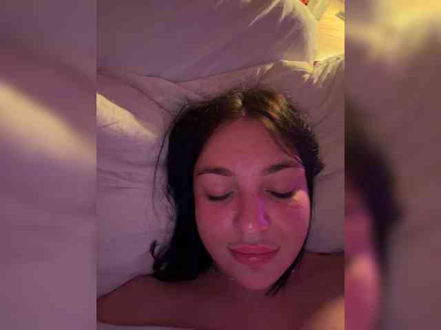 AlexaHotty1 webcam