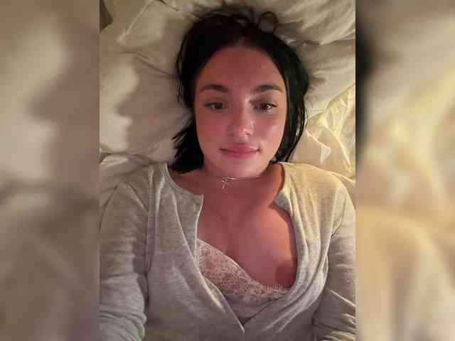 AlexaHotty1 webcam