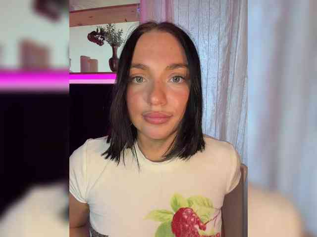 AlexaHotty1 webcam