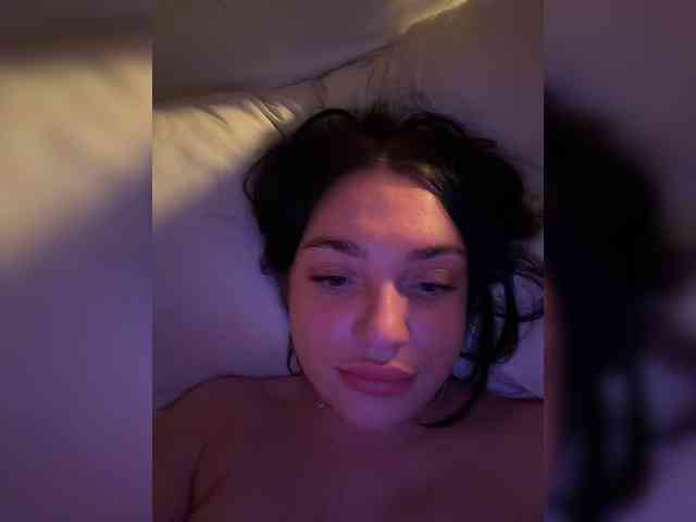 AlexaHotty1 webcam