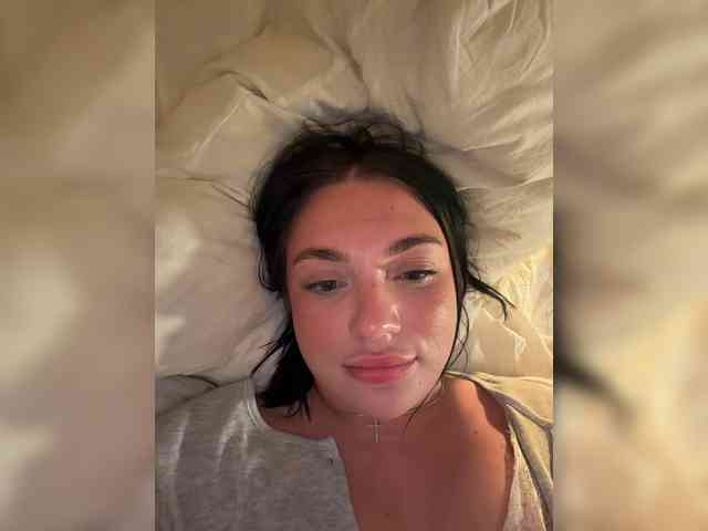 AlexaHotty1 webcam