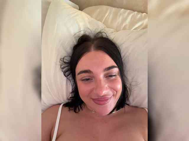 AlexaHotty1 webcam