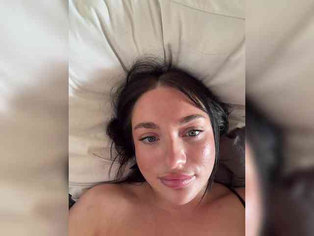AlexaHotty1 webcam