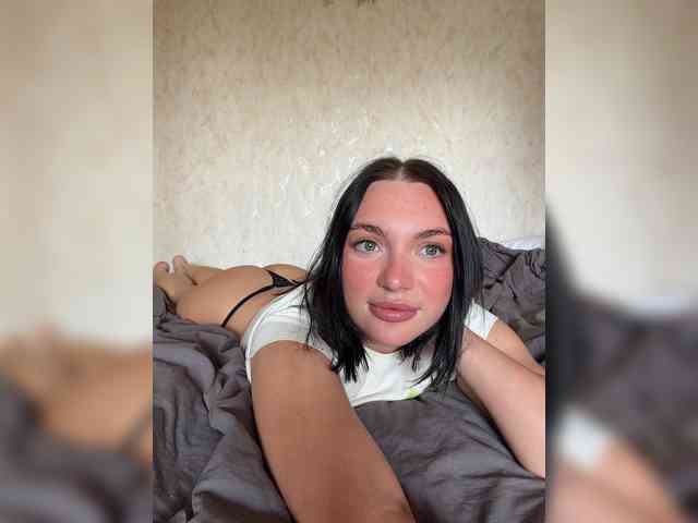 AlexaHotty1 webcam