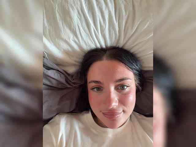 AlexaHotty1 webcam