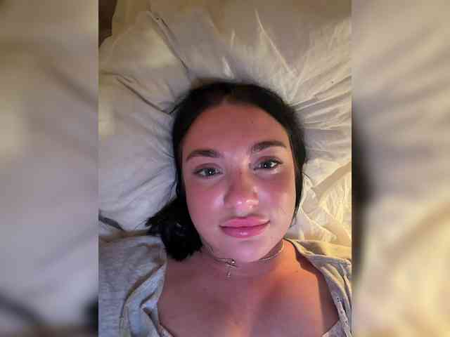 AlexaHotty1 webcam