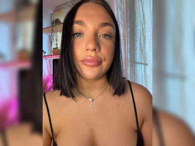 AlexaHotty1 webcam