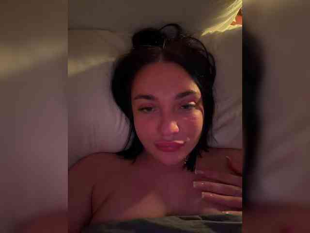 AlexaHotty1 webcam