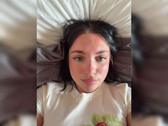 AlexaHotty1 webcam