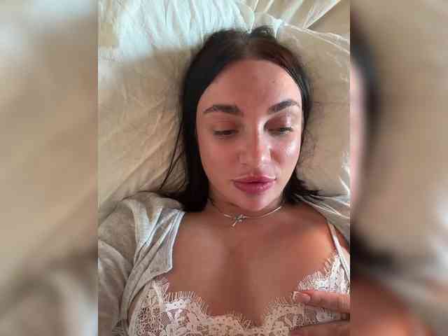AlexaHotty1 Live Webcam on BongaCams