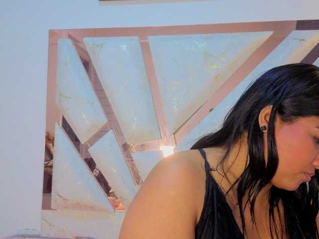 EmmaWaditsoon — live female cam