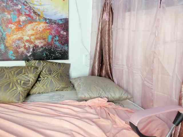 EmmaWaditsoon webcam