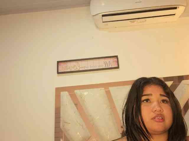 EmmaWaditsoon webcam