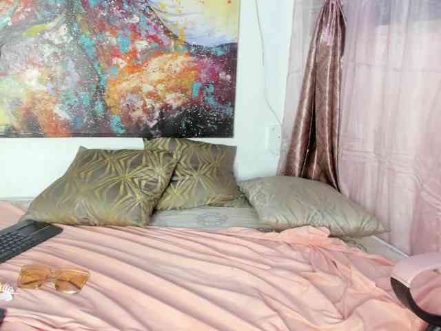 EmmaWaditsoon webcam