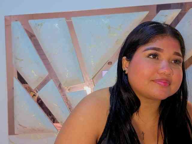 EmmaWaditsoon webcam