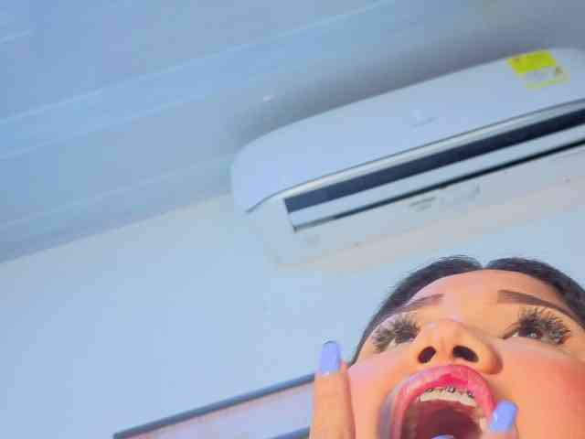 EmmaWaditsoon webcam