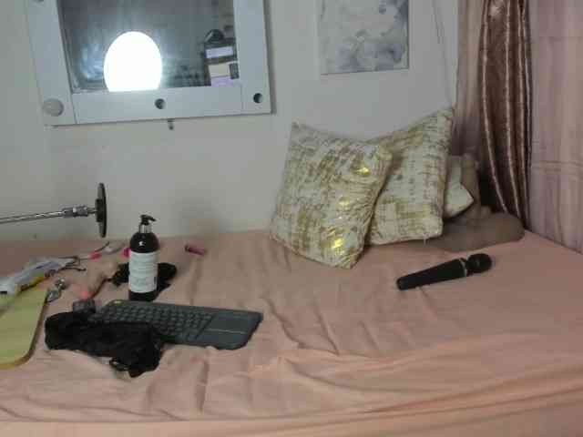 EmmaWaditsoon webcam