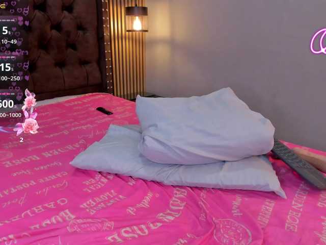 Skarlethquen1 live webcam show