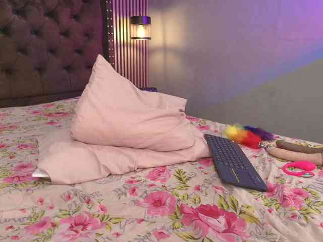 Skarlethquen1 Live Webcam on BongaCams