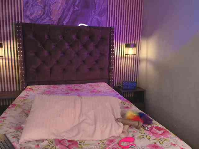 Skarlethquen1 Live Webcam on BongaCams