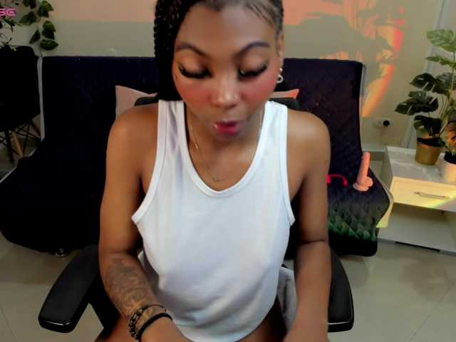 Zoe-saldana live cam on BongaCams
