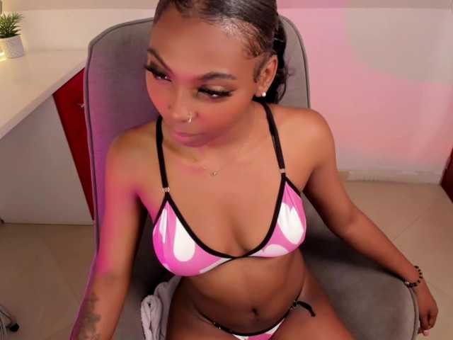 Zoe-saldana live cam on BongaCams