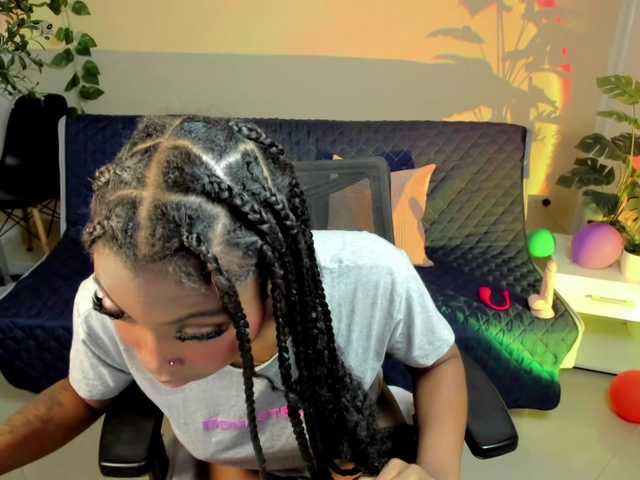 Zoe-saldana live cam on BongaCams