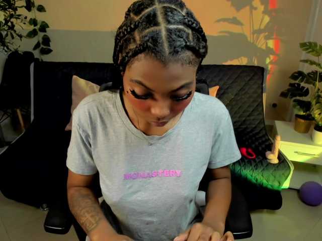 Zoe-saldana live cam on BongaCams