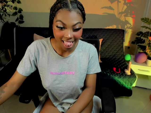 Zoe-saldana live cam on BongaCams