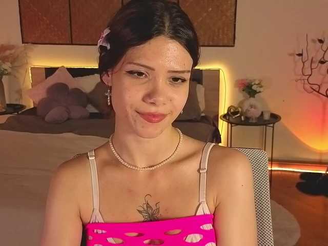 AdelinkaSweetie live cam on BongaCams