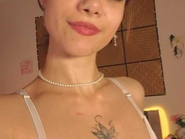 AdelinkaSweetie live cam on BongaCams