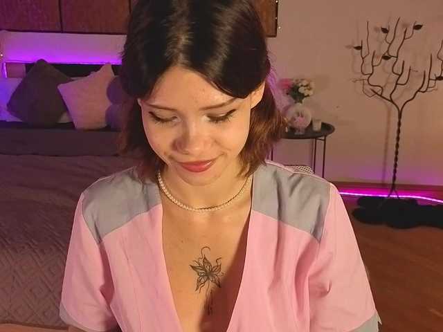 AdelinkaSweetie live cam on BongaCams