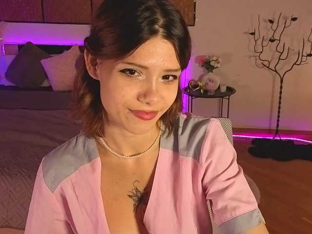AdelinkaSweetie live cam on BongaCams
