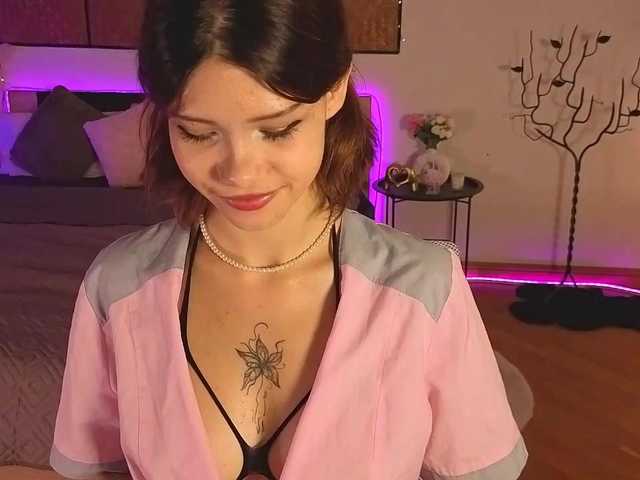 AdelinkaSweetie live webcam show