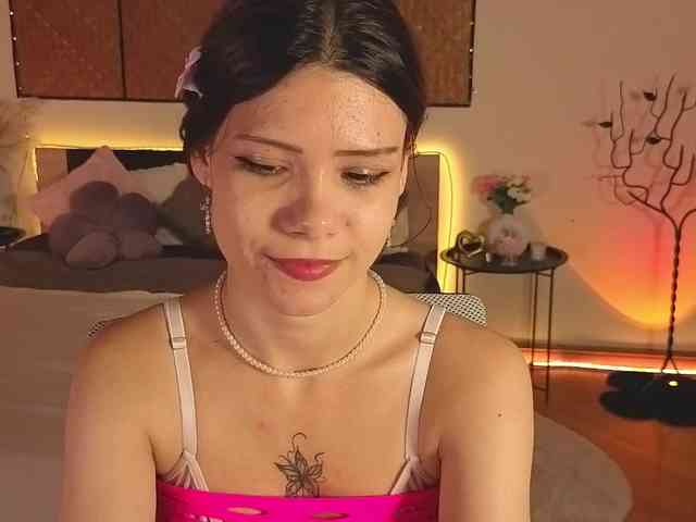 adelinkasweetie's live room