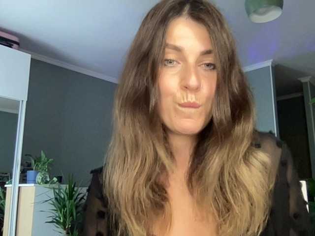le modèle Rita-Tease est en webcam porno dans un show sur le site bongacams, il possède les tags suivants: White/Caucasian,Brunette,Shaved