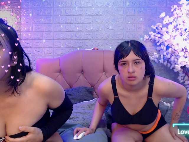 lesbian-scissorss live cam on BongaCams