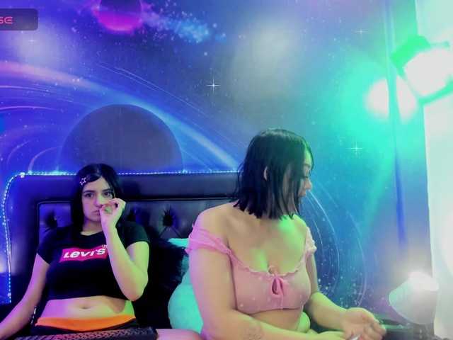 lesbian-scissorss live cam on BongaCams