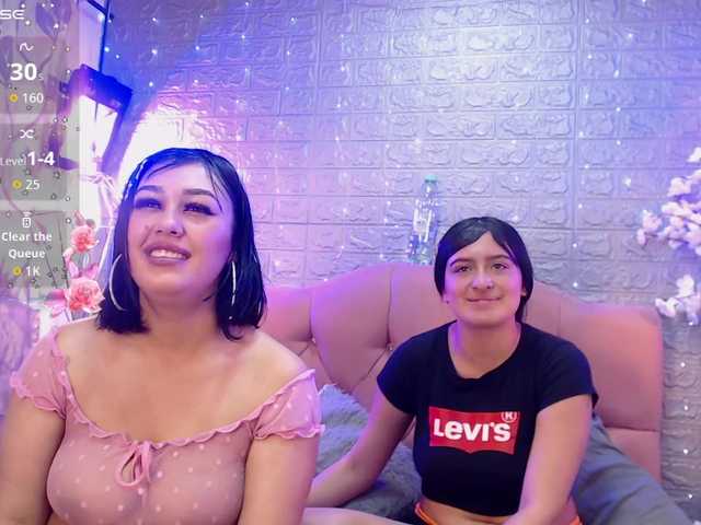 lesbian-scissorss live cam on BongaCams