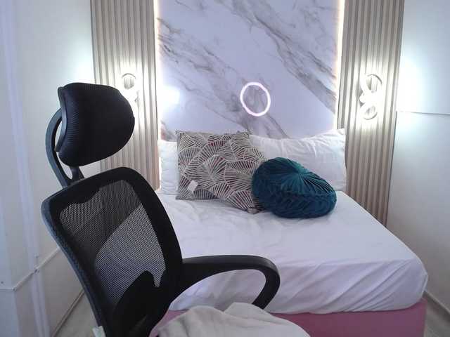 KimberlySkinny live cam on BongaCams
