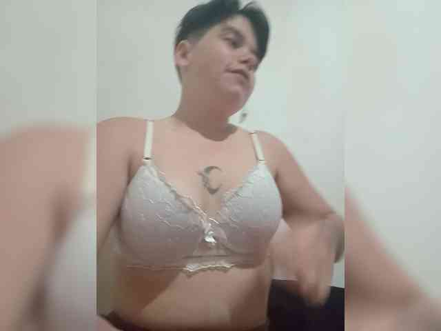 ChicaLatinaBR webcam