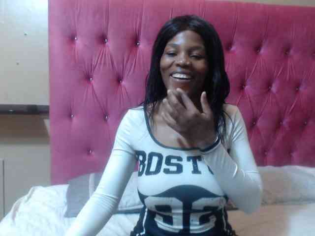Modelo: wettykitty25