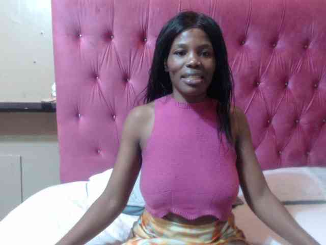 Modelo: wettykitty25