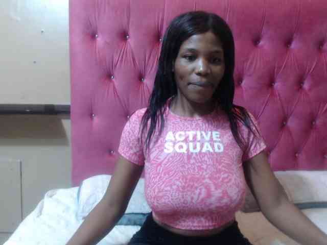 Modelo: wettykitty25