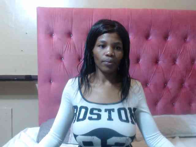 Modelo: wettykitty25