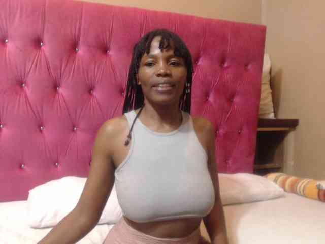 Modelo: wettykitty25