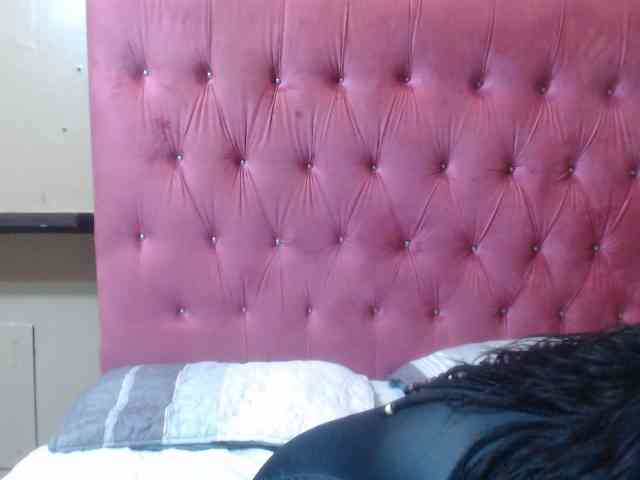 Modelo: wettykitty25