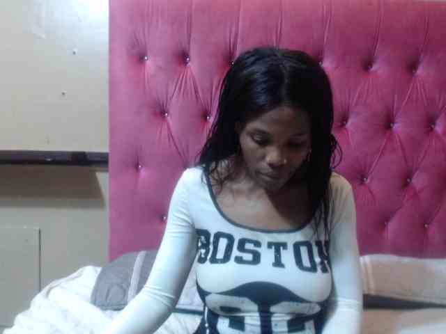 Modelo: wettykitty25